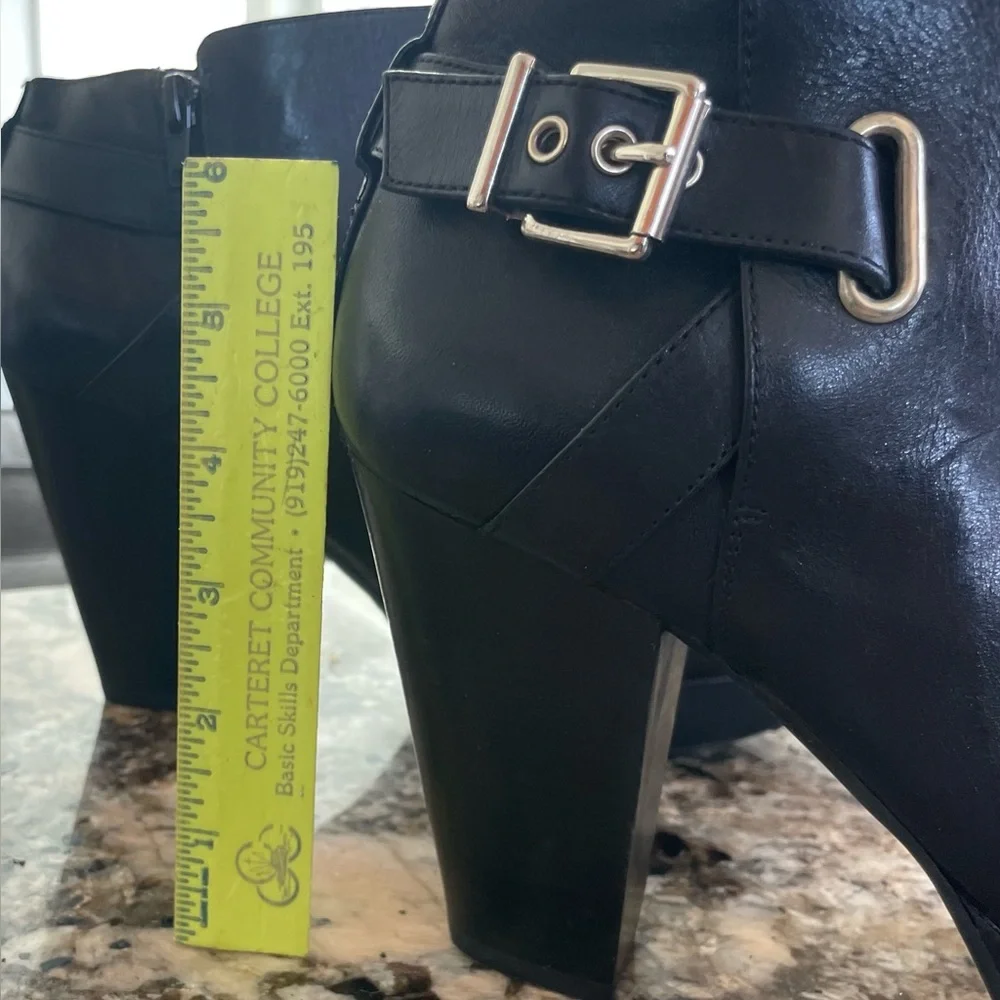 New Gianni Bini Black Chunky Buckle Hidden Platform Ankle Boot Size 9.5
